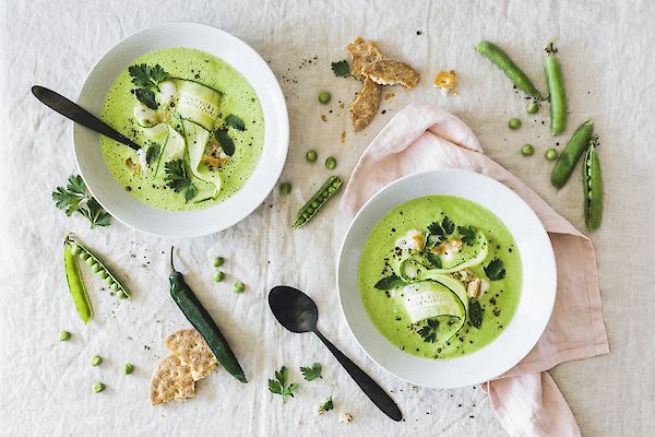 Green Balance Gazpacho med squash og erter