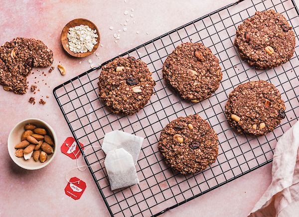 Oaty peanut cookies