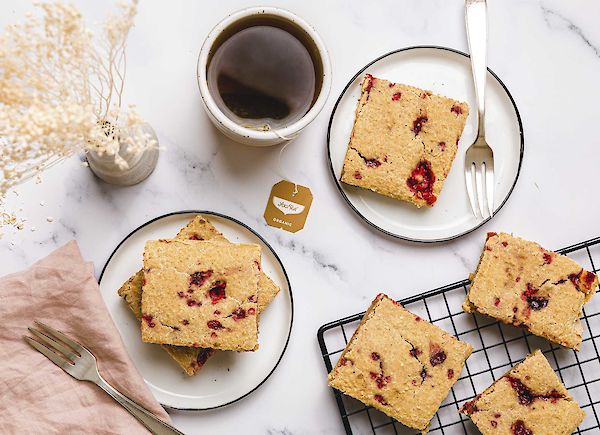 Blondies de avena con frambuesas