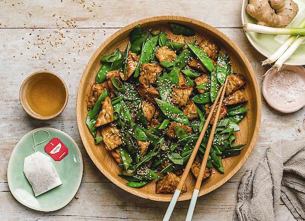 Tempeh stir-fry con sesamo e zenzero