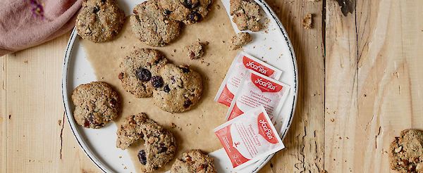 Galletas de arándanos y almendras con YOGI TEA® Energía Positiva